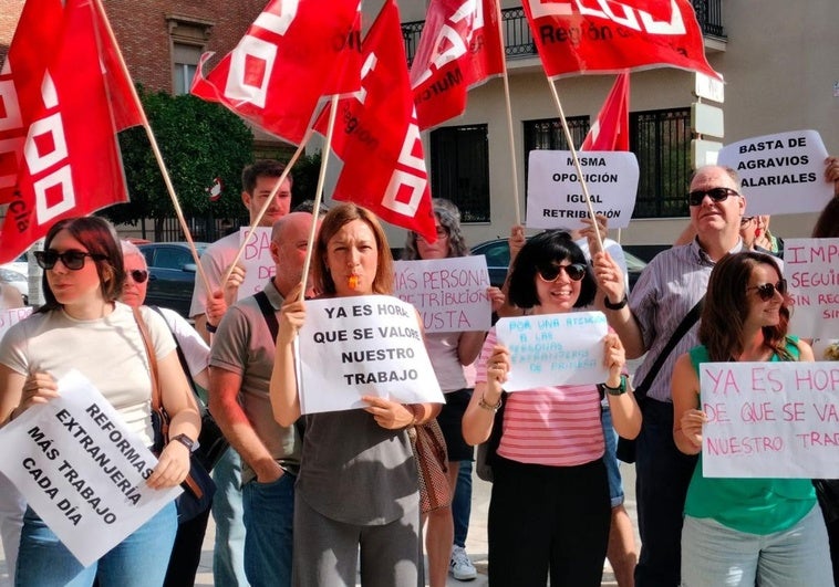 CC OO convoca una huelga en Extranjería ante el «caos» del sistema en Murcia